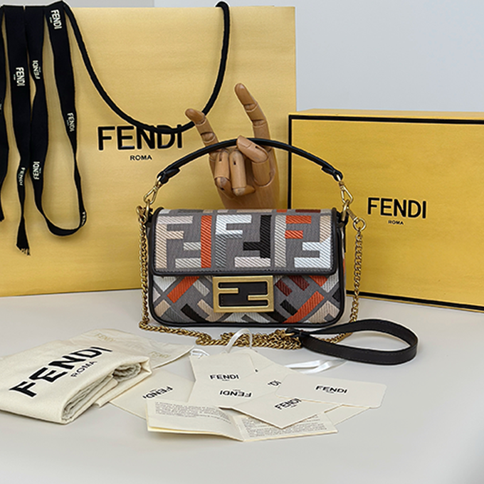 fendi baguette mini embroidered shoulder handbag